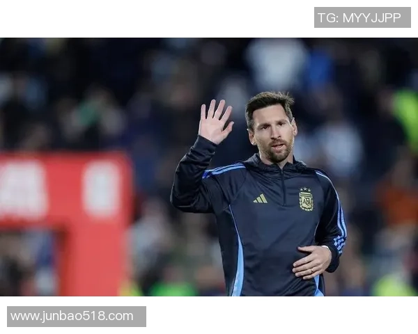 足球明星亲临现场为球迷签名互动热情瞬间定格难忘回忆 足球明星亲临现场为球迷签名互动热情瞬间定格难忘回忆