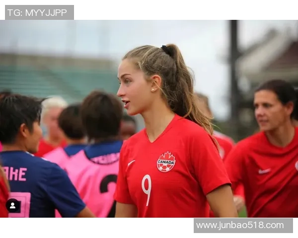 美女盲猜足球明星挑战赛谁能准确识别这些绿茵场上的传奇人物