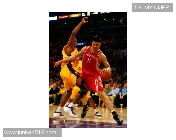 足球明星与姚明相遇的精彩瞬间引发的跨界友谊与运动热情 足球明星与姚明相遇的精彩瞬间引发的跨界友谊与运动热情