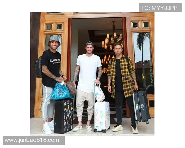 足球明星私下时刻的便装合影展现他们真实的一面与生活风格 足球明星私下时刻的便装合影展现他们真实的一面与生活风格