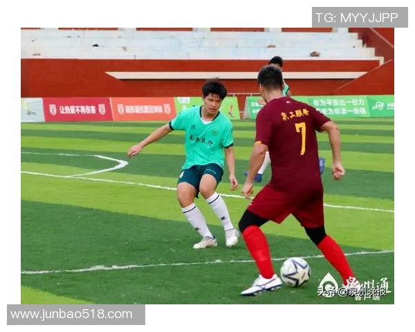 模仿足球明星的防守技巧提升你的球场表现与竞技水平